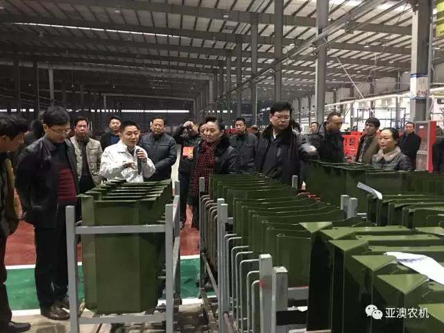  各級領(lǐng)導參觀亞澳粉體智能涂裝產(chǎn)線